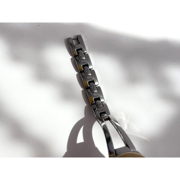 Guess Dual Toned Dual Silver Toned Ladies Vintage Wristwatch - 21mm - WORKS! - Picture 6 of 9